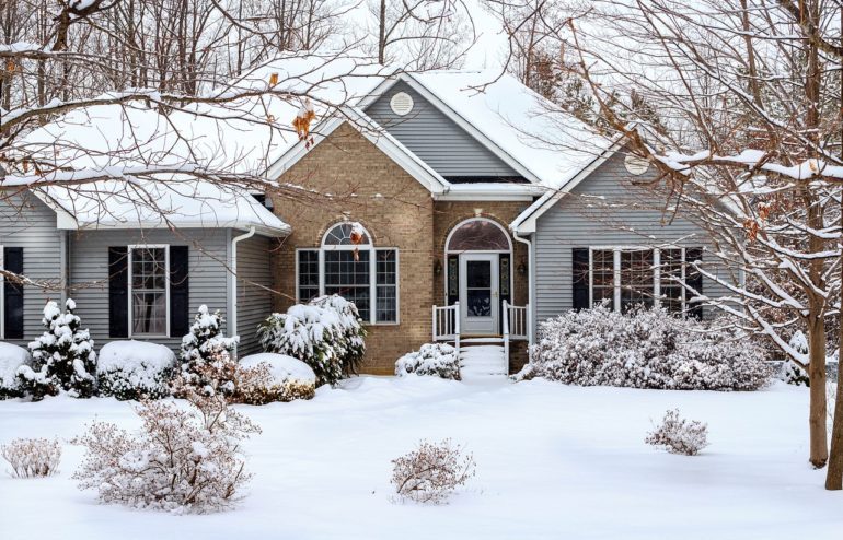 WINTER ROOF MAINTENANCE: HOW ROOF & GUTTER CLEANING COULD SAVE YOUR HOME THIS WINTER